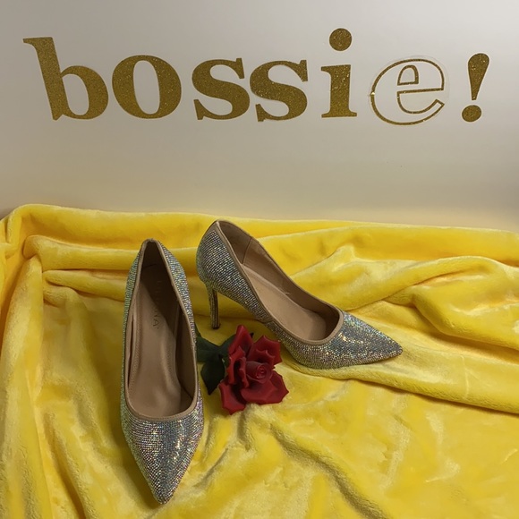 👠NWOT Liliana pumps with Swarovski crystals👠 - Picture 3 of 5